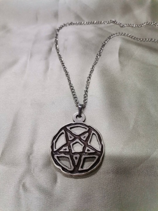 Pentagram Logo Kolye